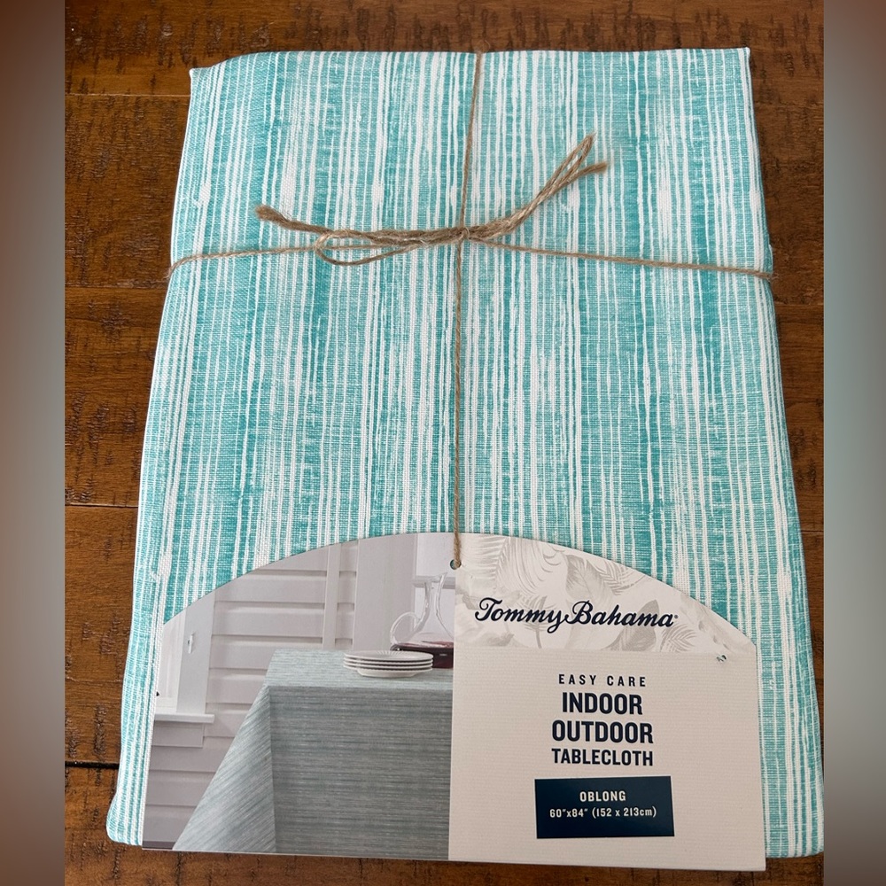 NWT Tommy Bahama indoor outdoor tablecloth 60”x84”